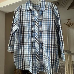 Blue pattern Foxcroft, no iron, size 8, wrinkle free, shaped fit